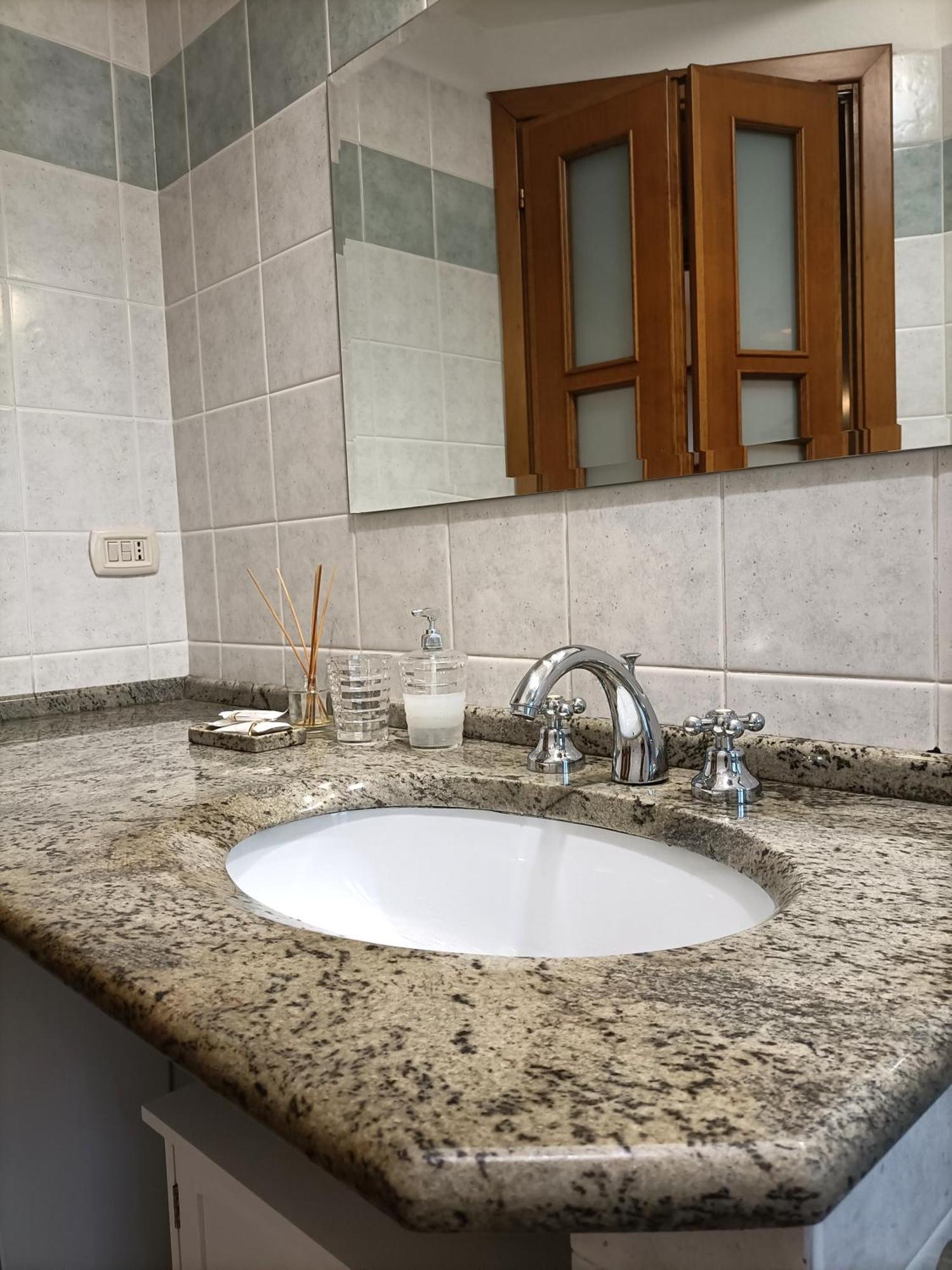 Bright Port View Apartment- Free Parking كالياري المظهر الخارجي الصورة