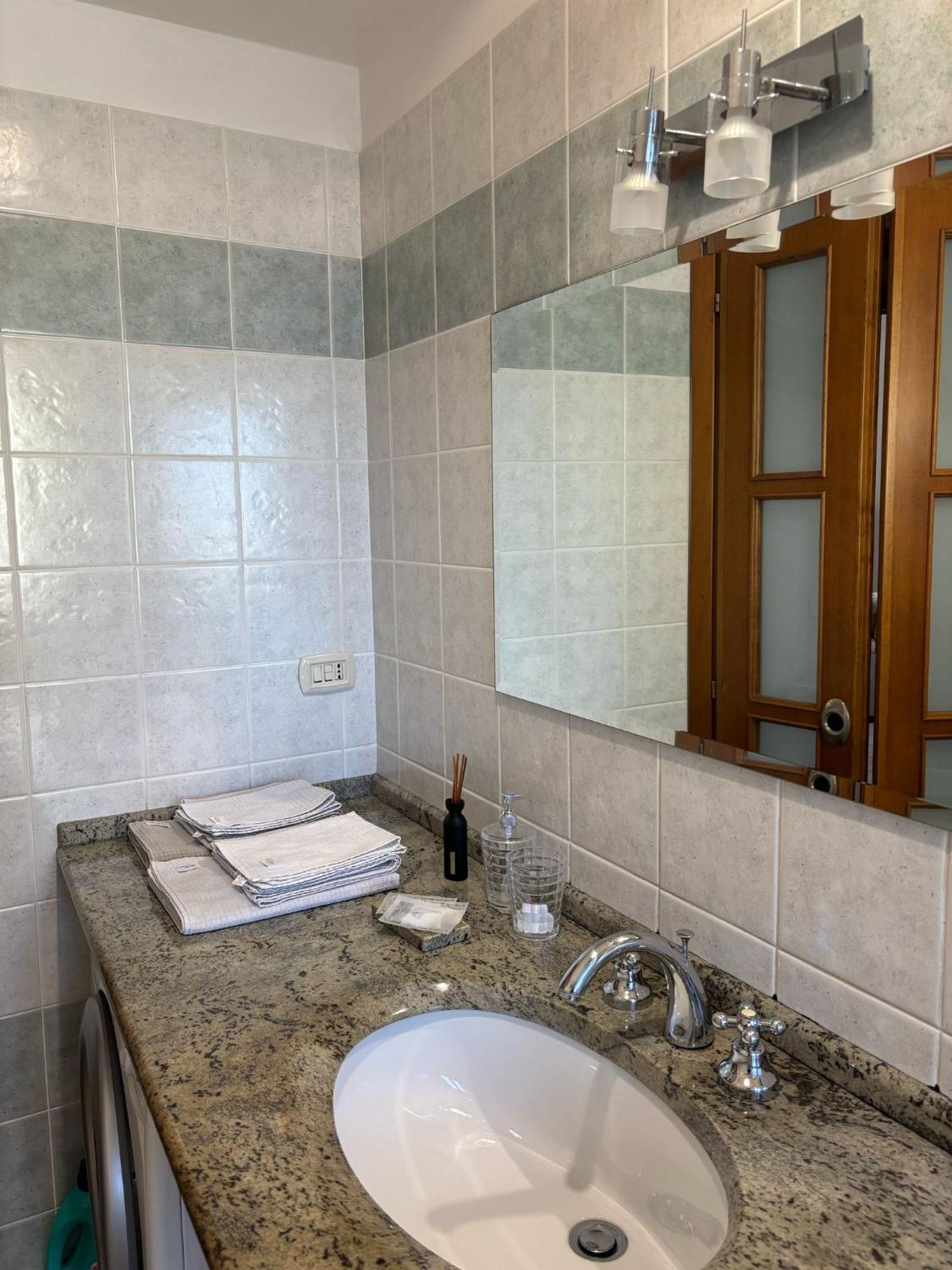 Bright Port View Apartment- Free Parking كالياري المظهر الخارجي الصورة